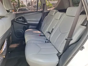 Toyota Vanguard 2012 White