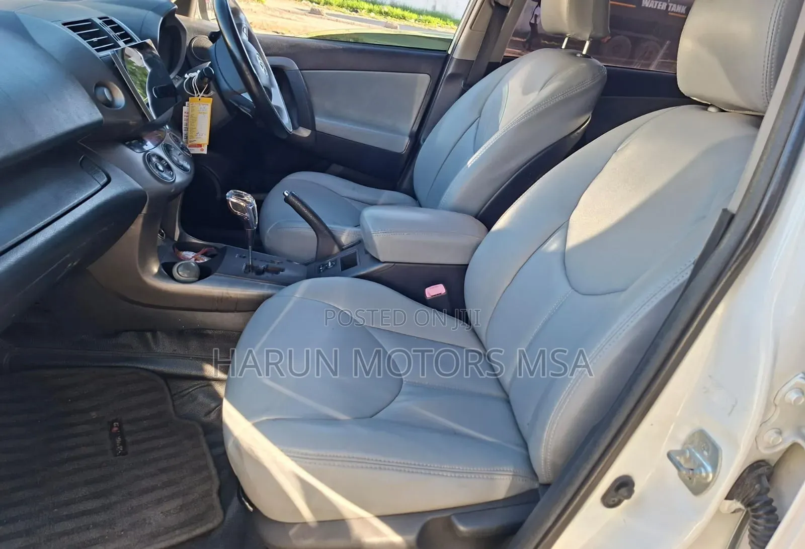 Toyota Vanguard 2012 White