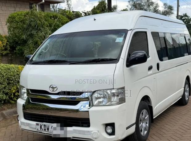 Toyota HiAce 2018 White - thumbnail 2