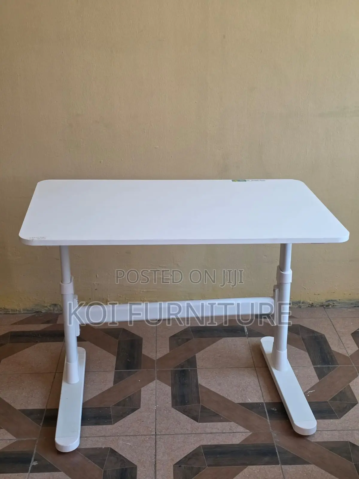 Office Table; Track Dhaped Manual Adjustable Desk With Lifter