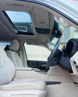Toyota Land Cruiser 2023 White