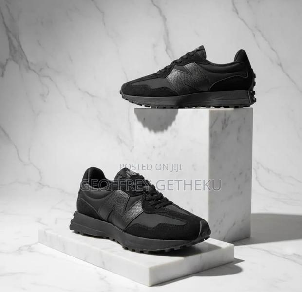 New Balance 327 - main view