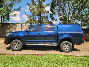 Toyota Hilux 2010 Blue
