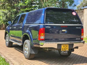 Toyota Hilux 2010 Blue