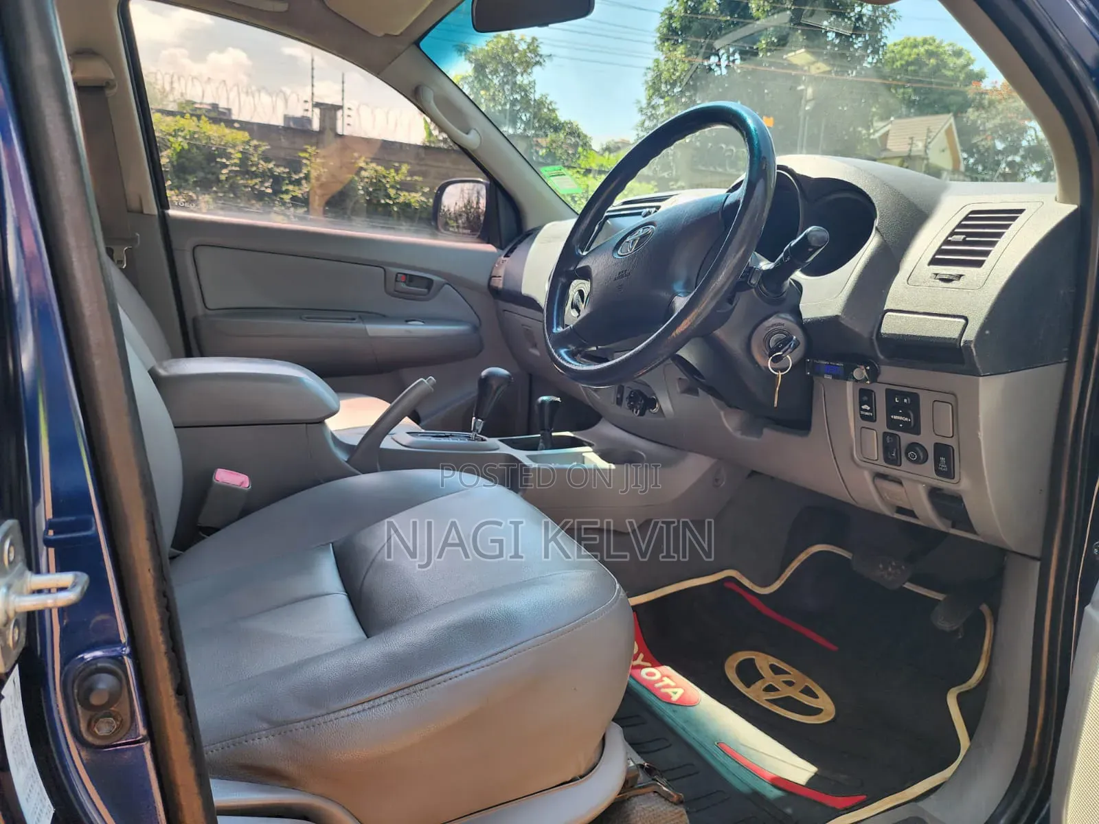 Toyota Hilux 2010 Blue