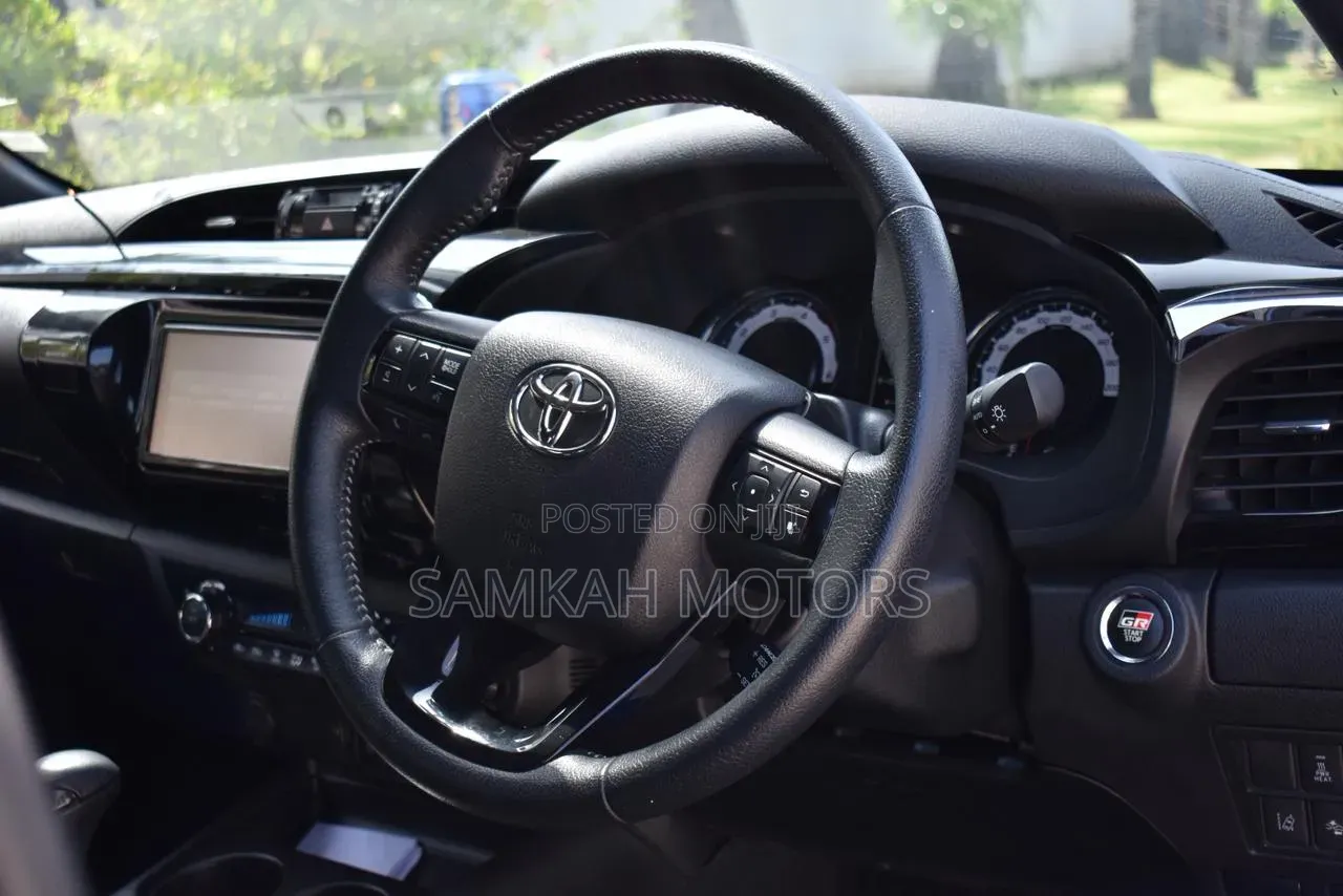 Toyota Hilux 2020 Blue