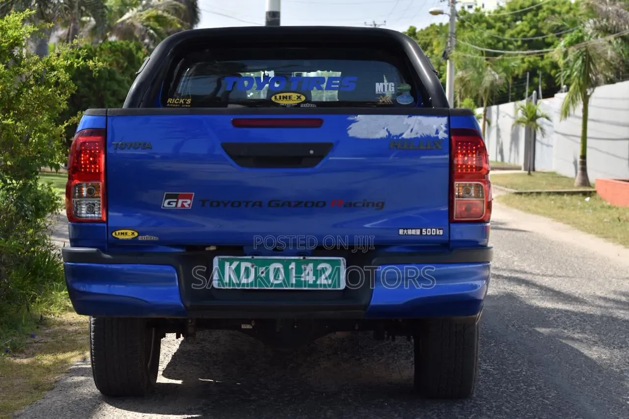 Toyota Hilux 2020 Blue