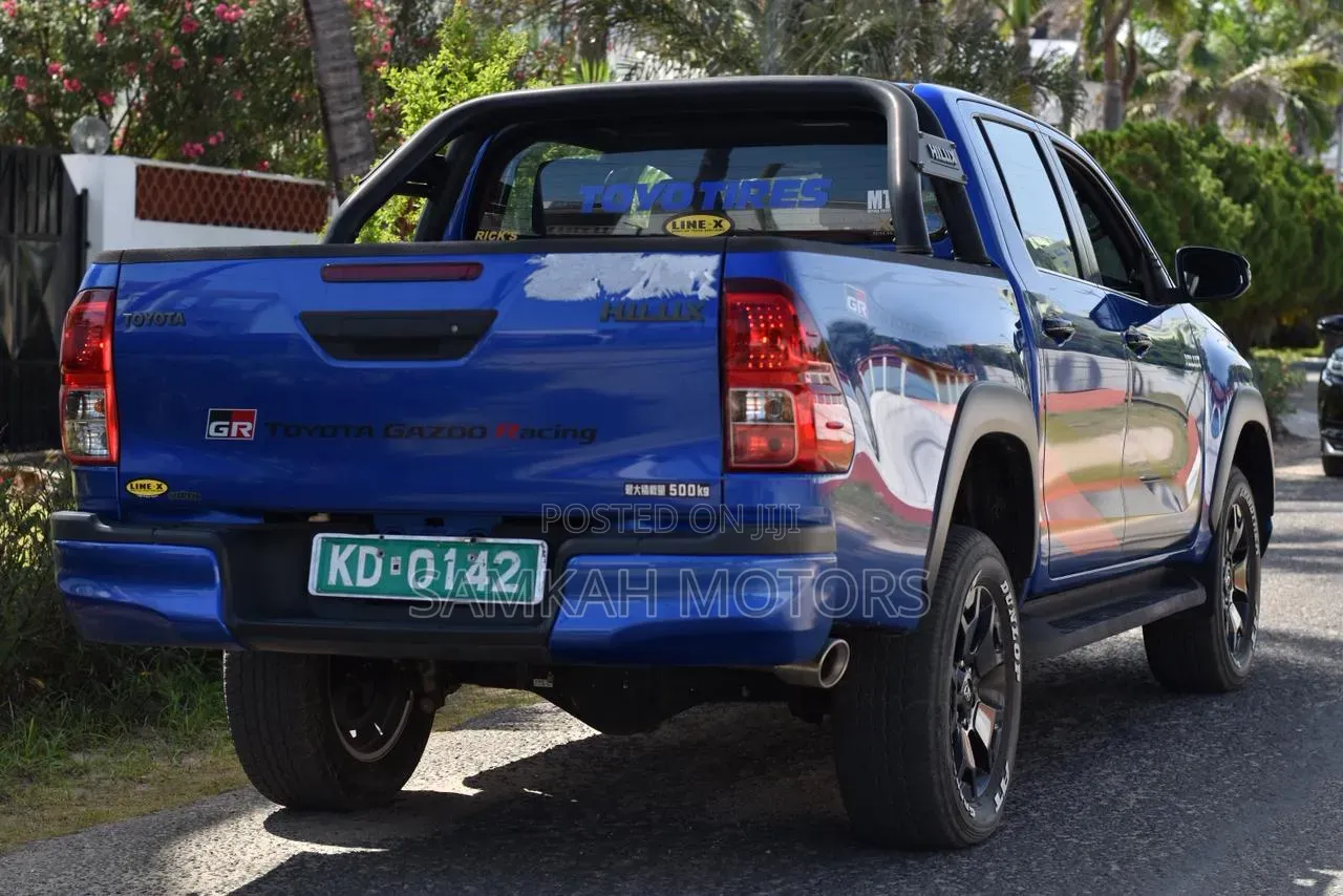 Toyota Hilux 2020 Blue