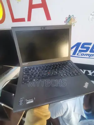 Laptop Lenovo ThinkPad X250 8GB Intel Core i5 HDD+SSD 500GB