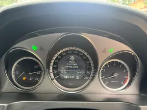 Mercedes-Benz C200 2011 Blue