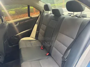 Mercedes-Benz C200 2011 Blue