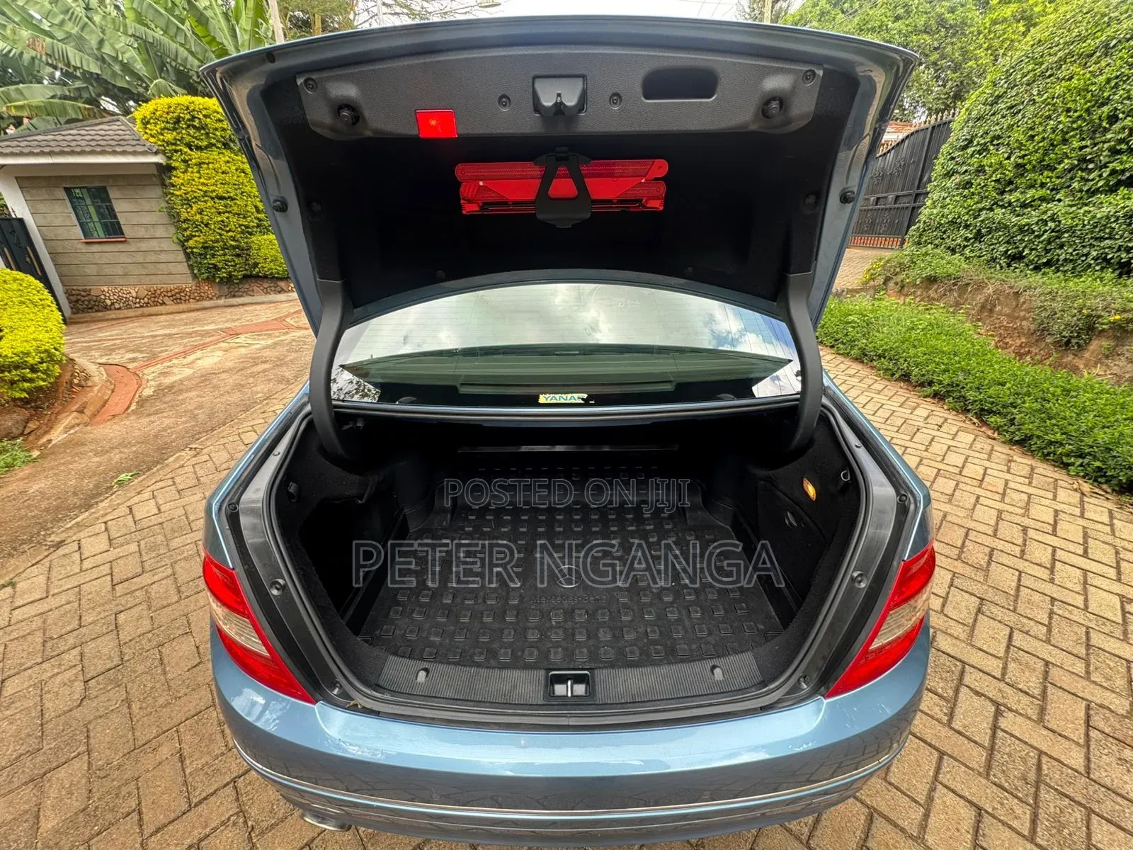 Mercedes-Benz C200 2011 Blue