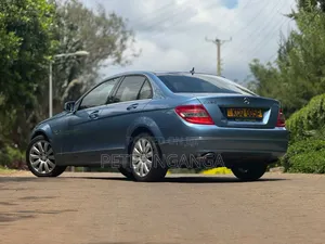 Mercedes-Benz C200 2011 Blue