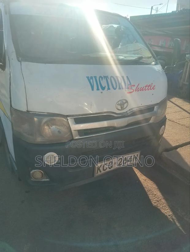 Toyota HiAce 2011 White