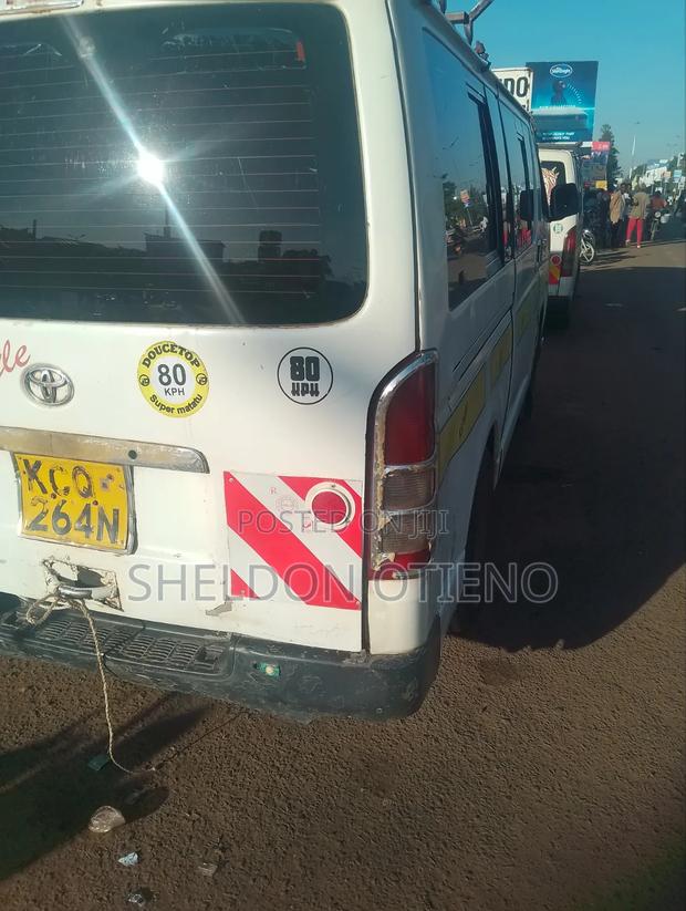 Toyota HiAce 2011 White - thumbnail 3