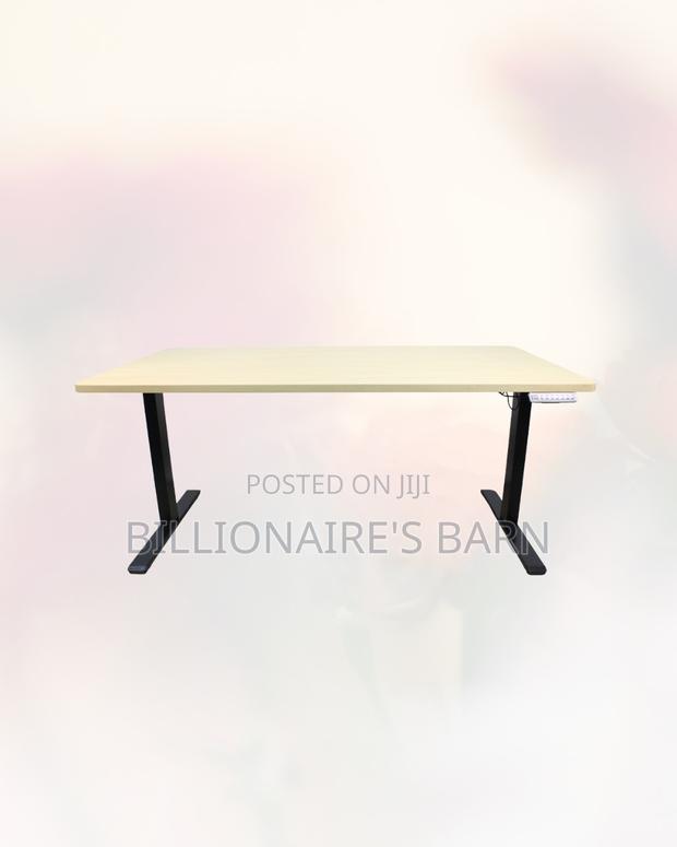 Boost Workflow With This Desk Executive Sit-Stand Comfort for Hybrid