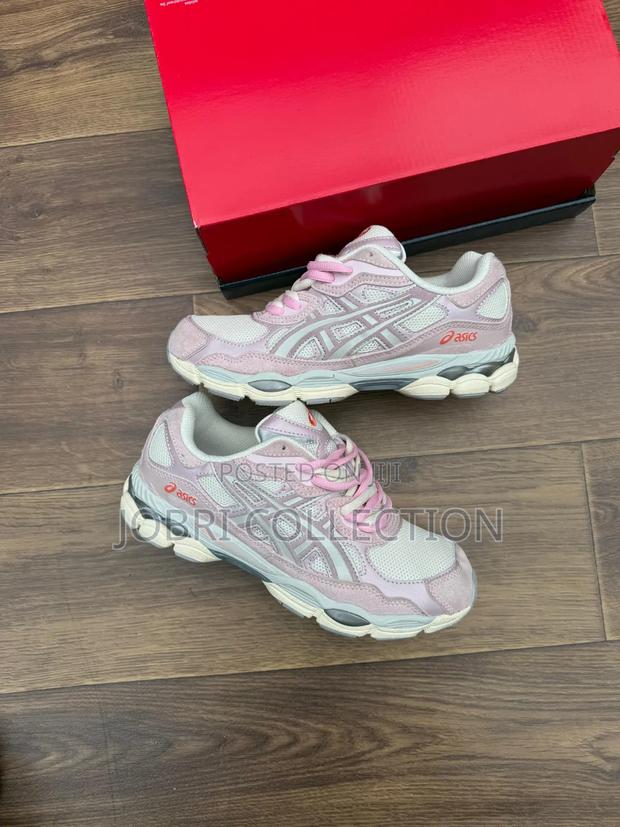 Ladies Asics Gel-Nyc Sneakers