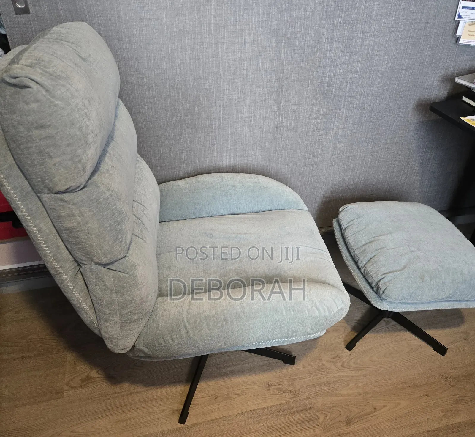 Aqua Classic Swivel Armchair Columbia Set With Footstool