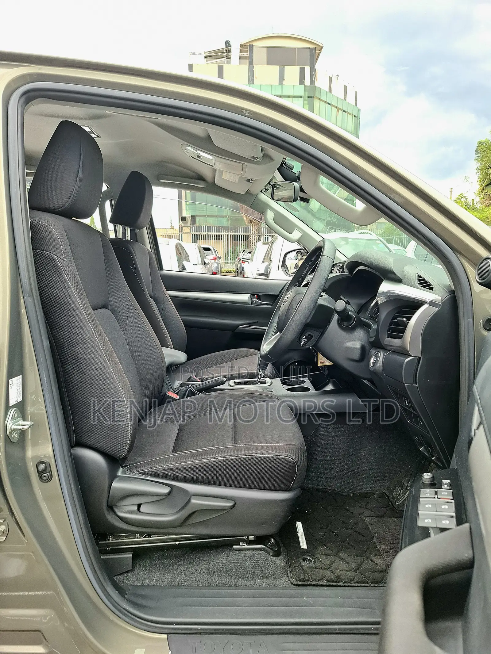 Toyota Hilux 2020 Gray