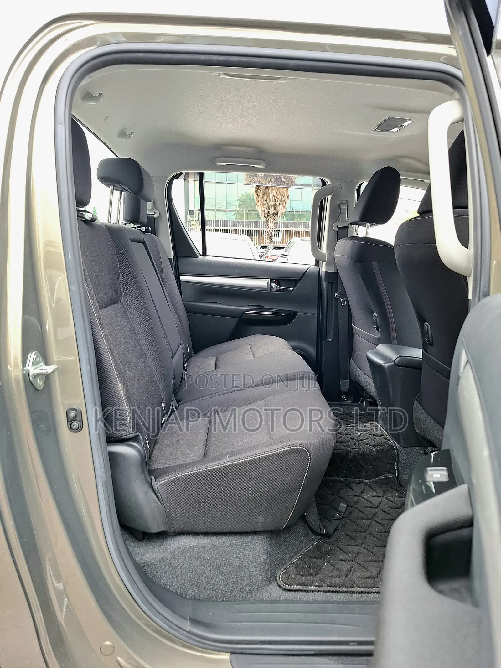Toyota Hilux 2020 Gray