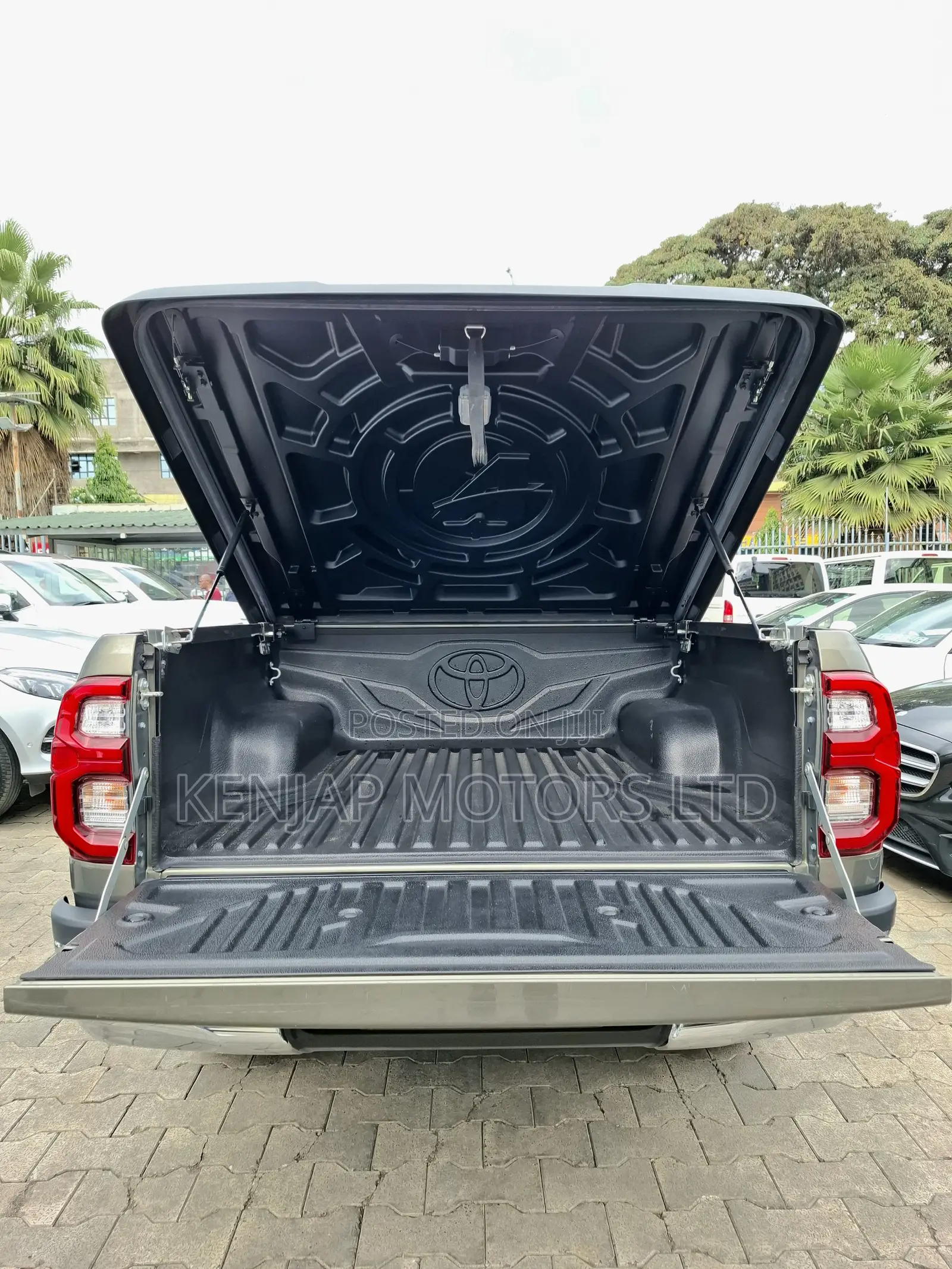 Toyota Hilux 2020 Gray