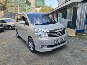 Toyota Noah 2011 Silver