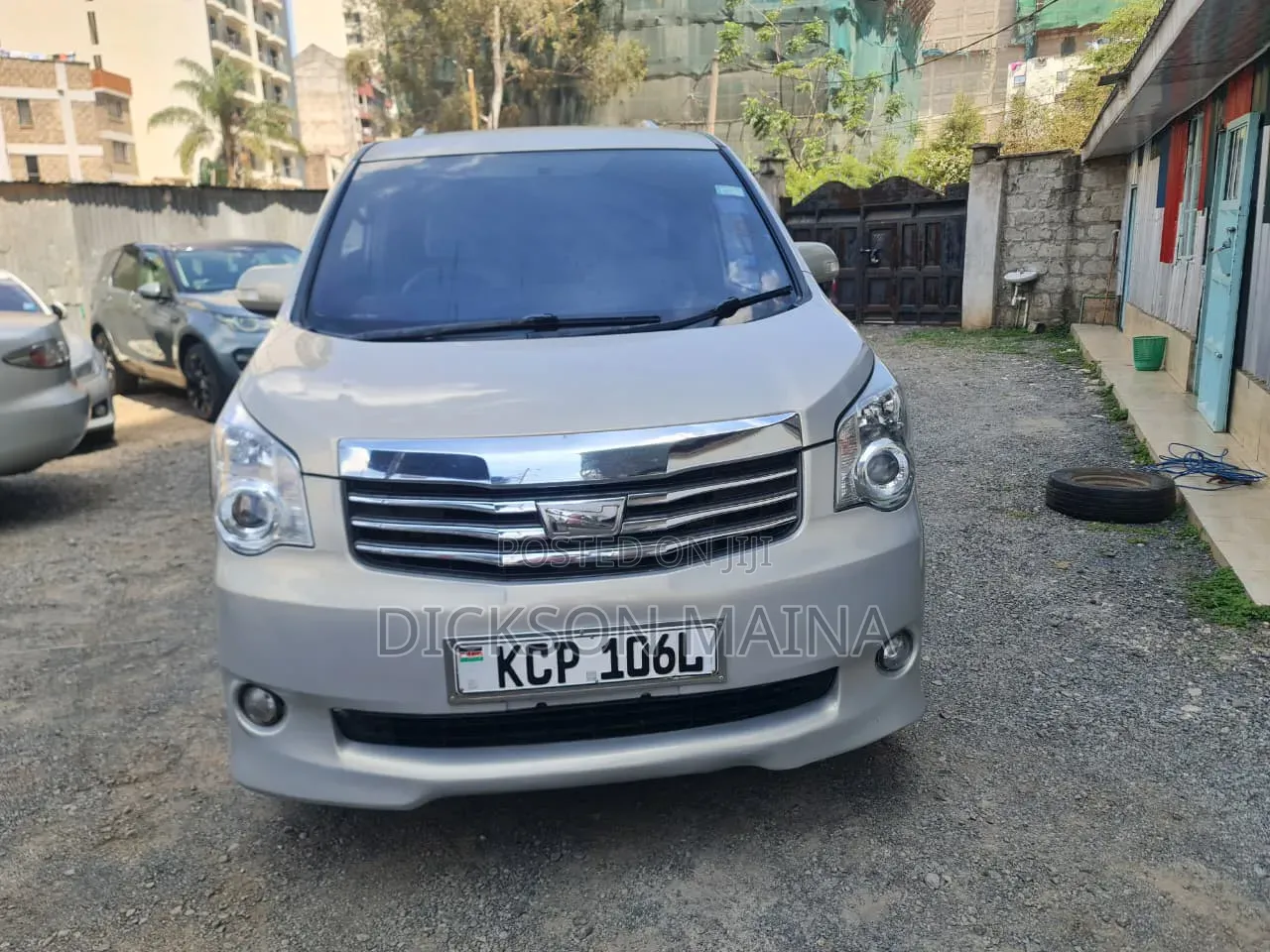 Toyota Noah 2011 Silver
