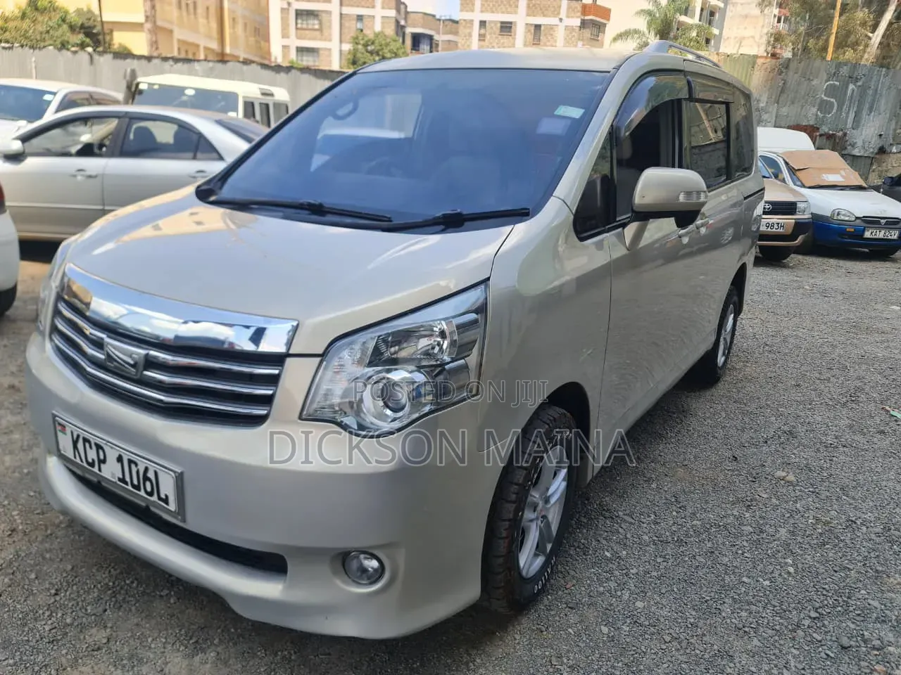 Toyota Noah 2011 Silver