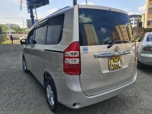 Toyota Noah 2011 Silver
