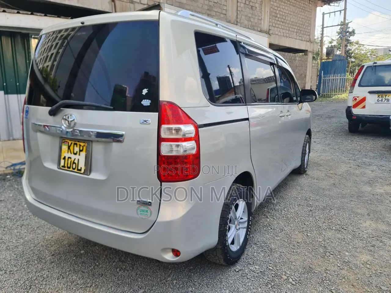 Toyota Noah 2011 Silver