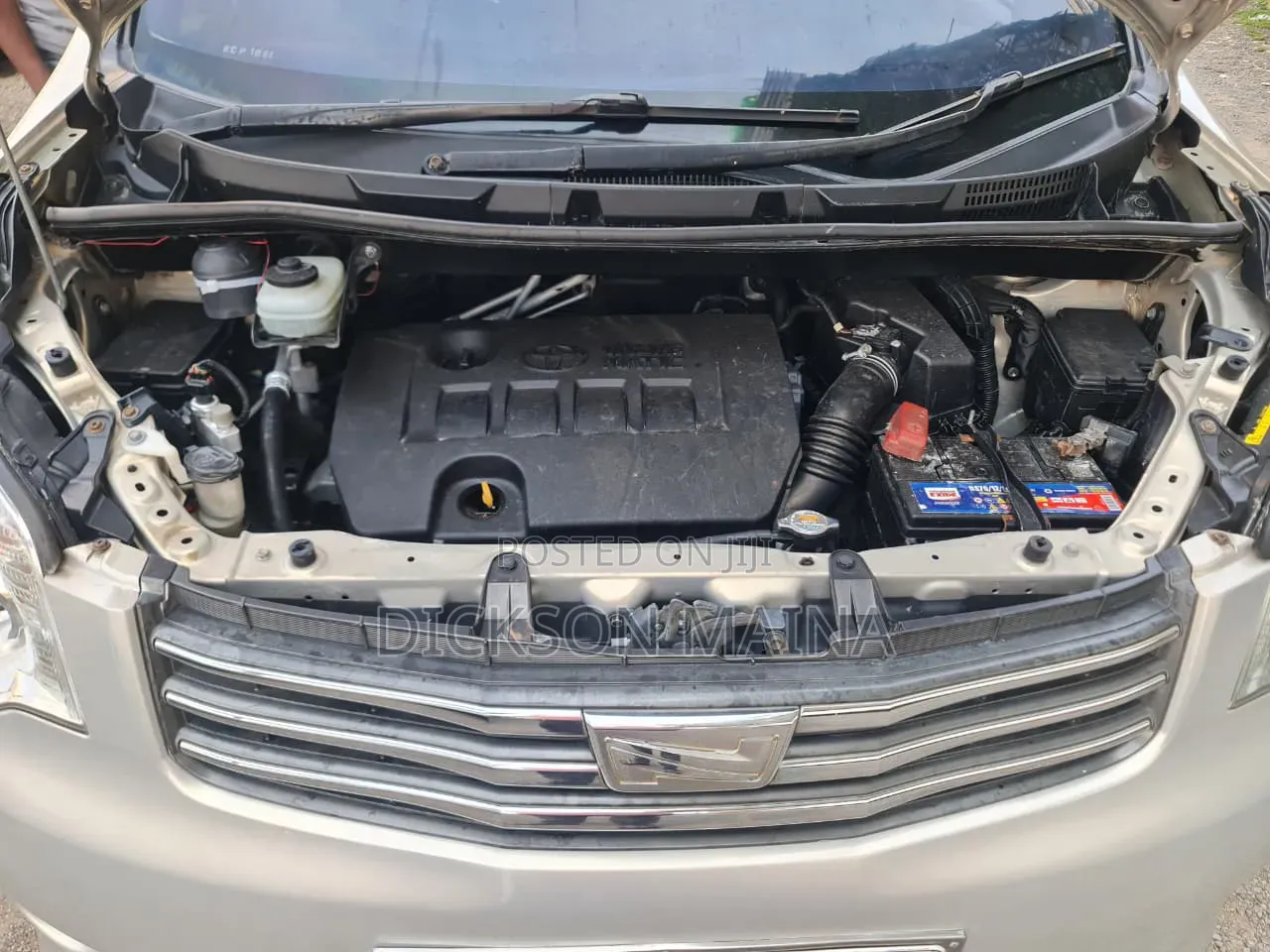 Toyota Noah 2011 Silver