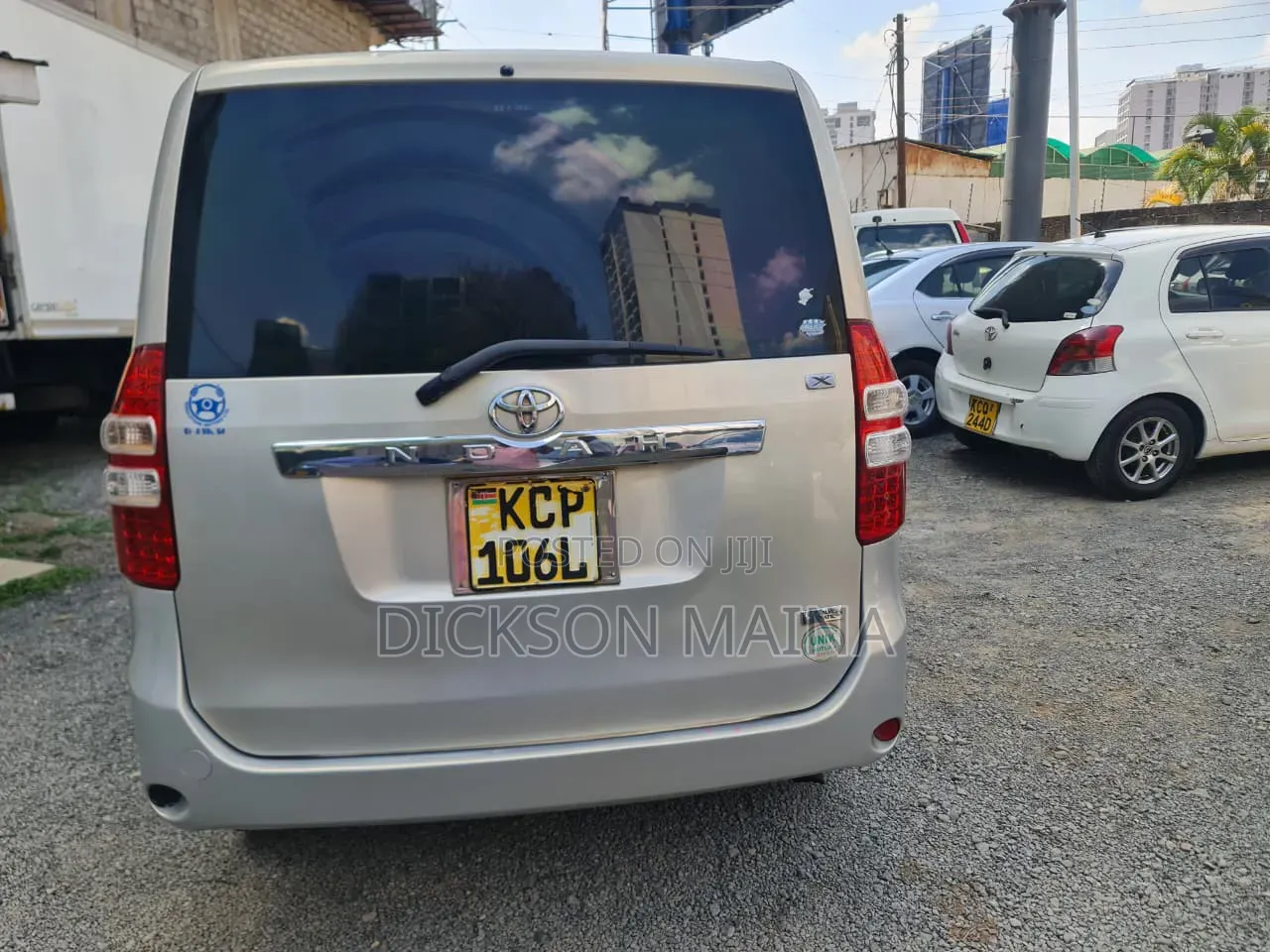 Toyota Noah 2011 Silver