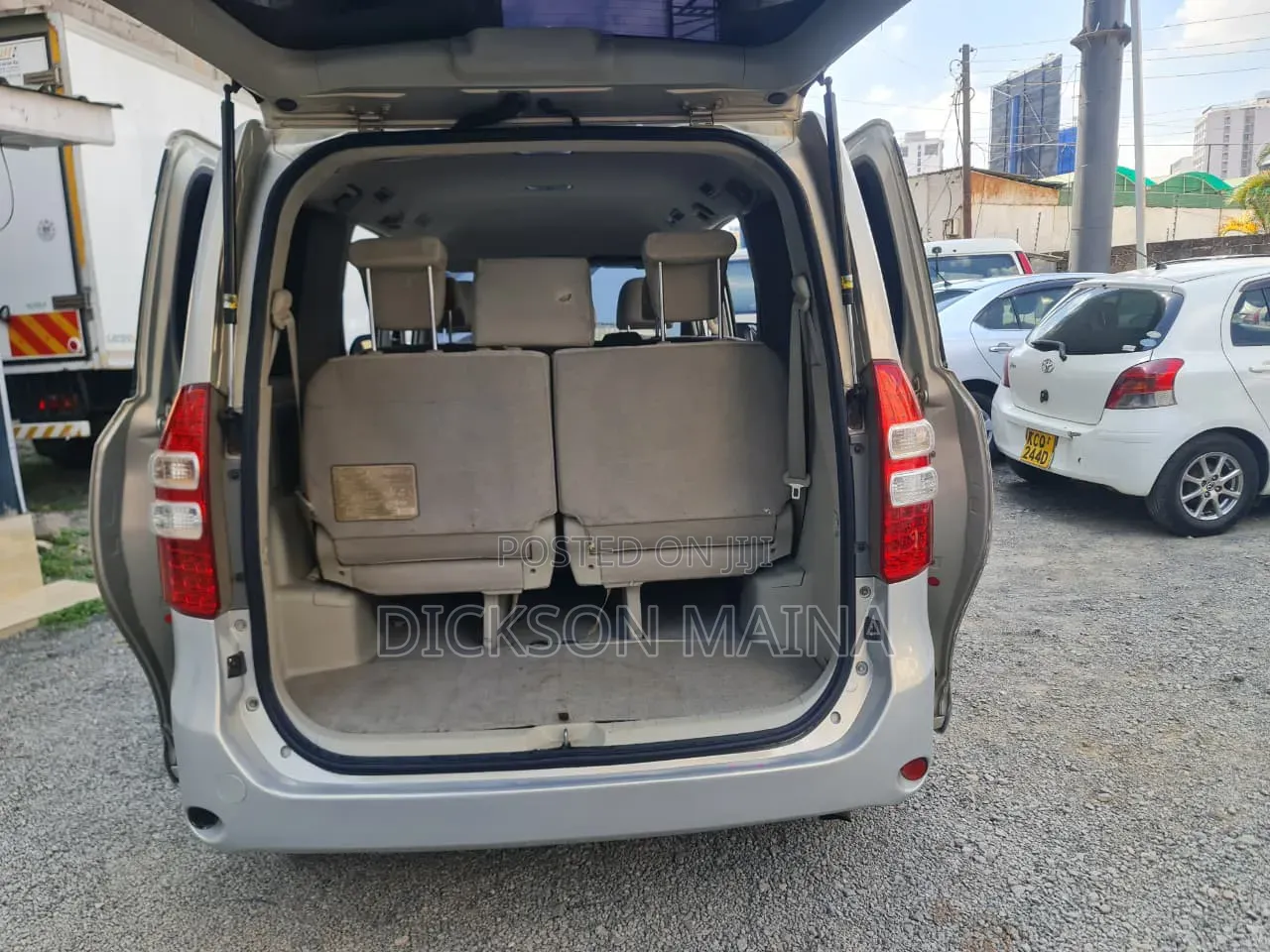 Toyota Noah 2011 Silver