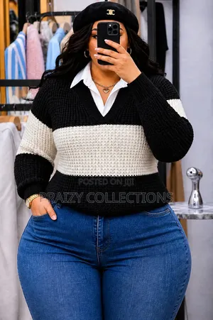 Blocked Sweater With White Collar