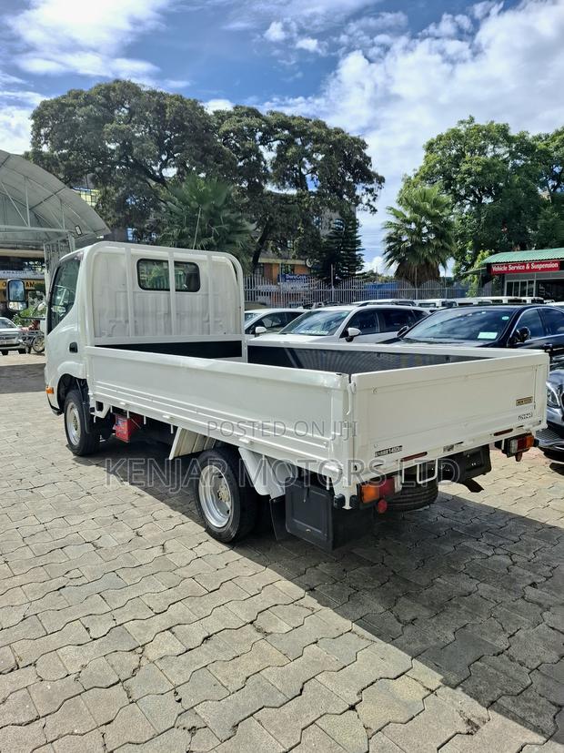 2018 Toyota Dyna - thumbnail 4