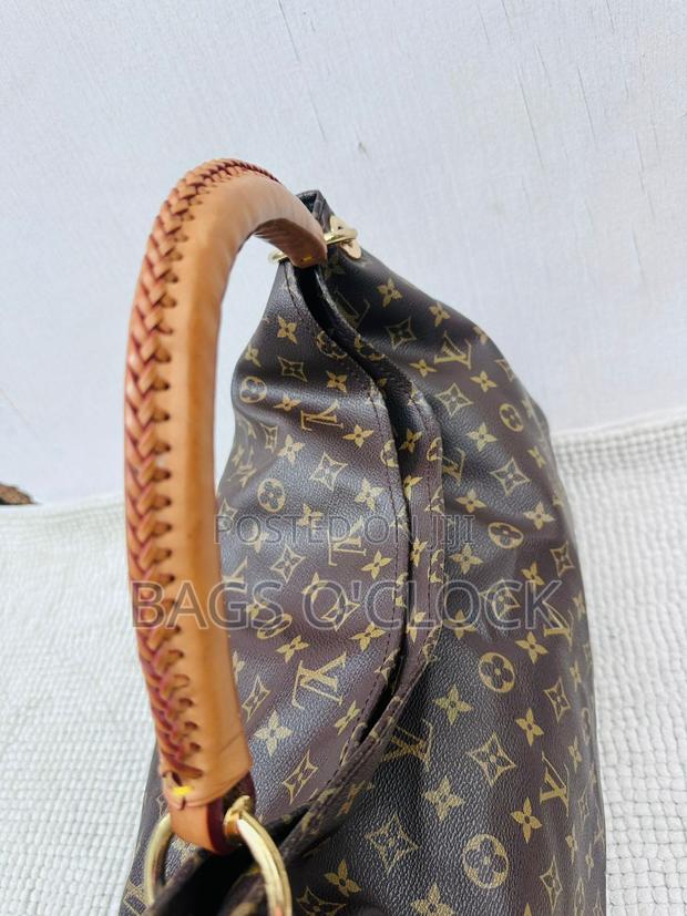 Authentic Louis Vuitton Artsy Mm Monogram Canvas Bag - thumbnail 2