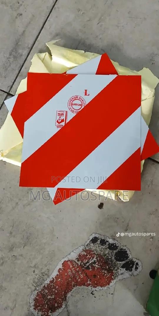 Chevron Reflector - main view