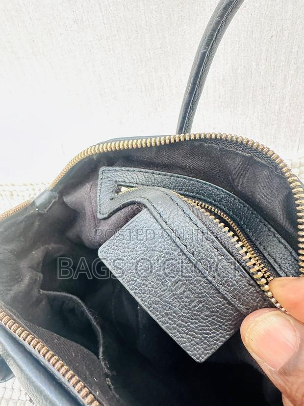 Authentic Givenchy Small Antigona Bag in Black Grained Leather - thumbnail 5