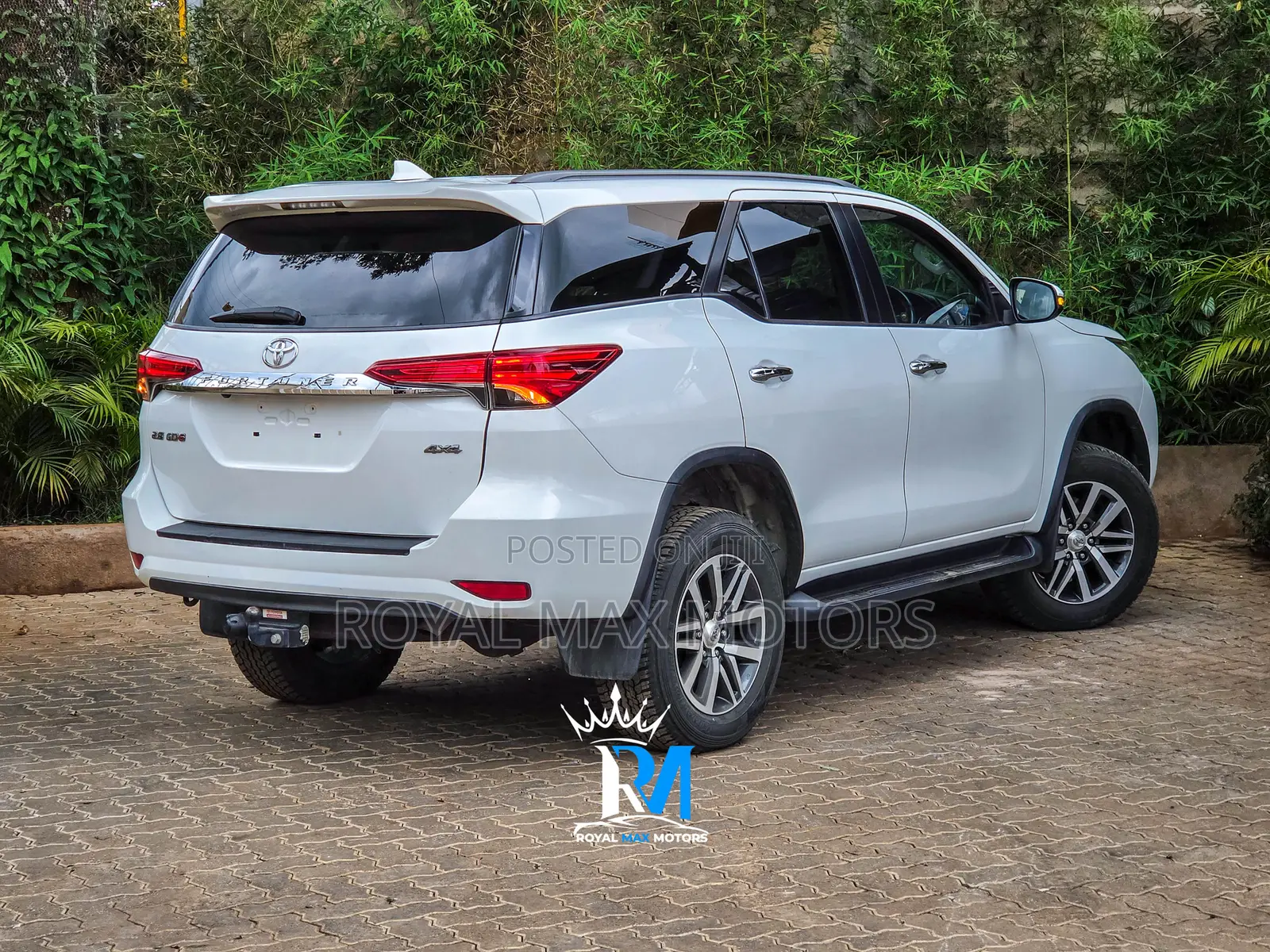 Toyota Fortuner 2.8 D AWD 2019 White