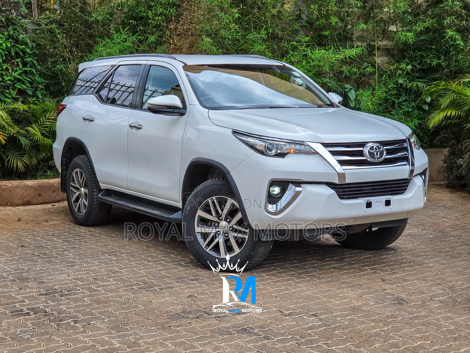 Toyota Fortuner 2.8 D AWD 2019 White
