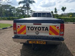 Toyota Hilux 2010 Silver