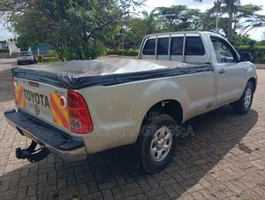 Toyota Hilux 2010 Silver