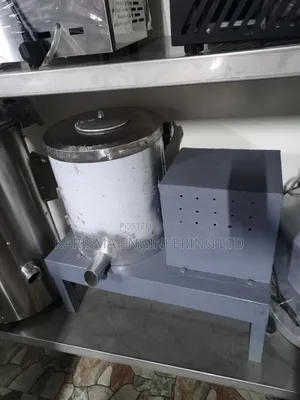 Stainless Steel Machine Is a Commercial Potato Peeler.
