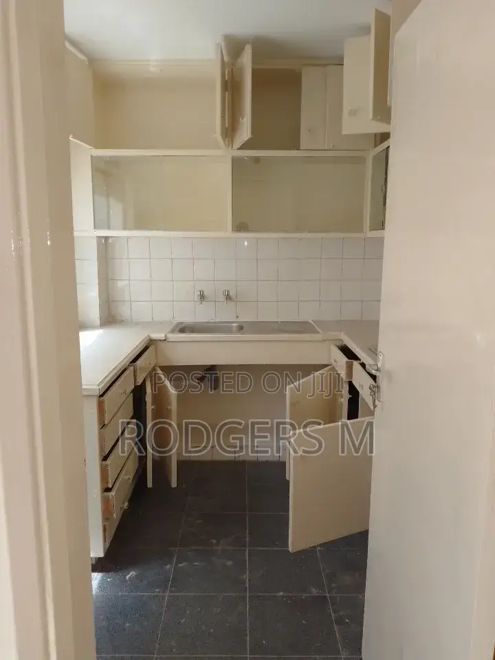 3bdrm Apartment in State House Area for rent