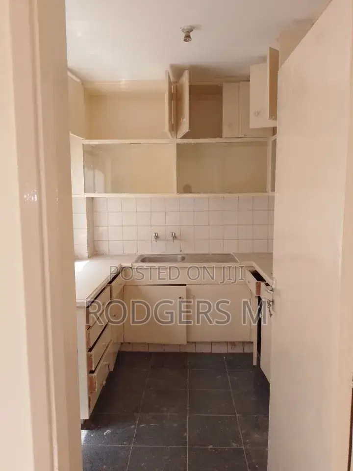 3bdrm Apartment in State House Area for rent
