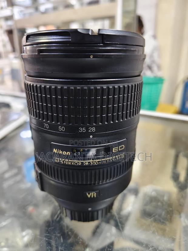 Nikon Af-S Nikkor 28-300mm F/3.5-5.6g Ed Vr Lens