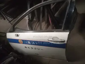 Toyota Crown Grs200 Front Door