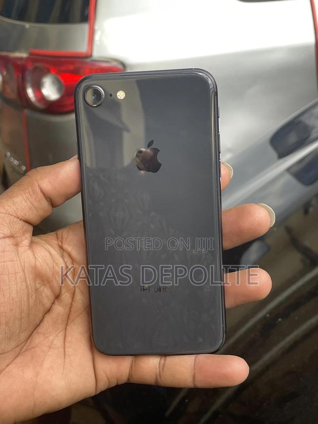 Apple iPhone 8 64 GB Black - thumbnail 2