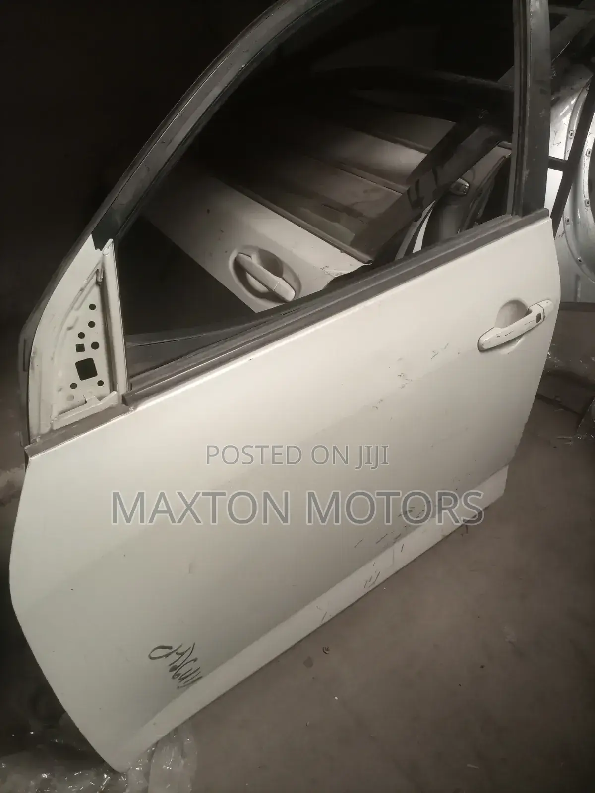 Toyota Vanguard 2012 Door With Chrome