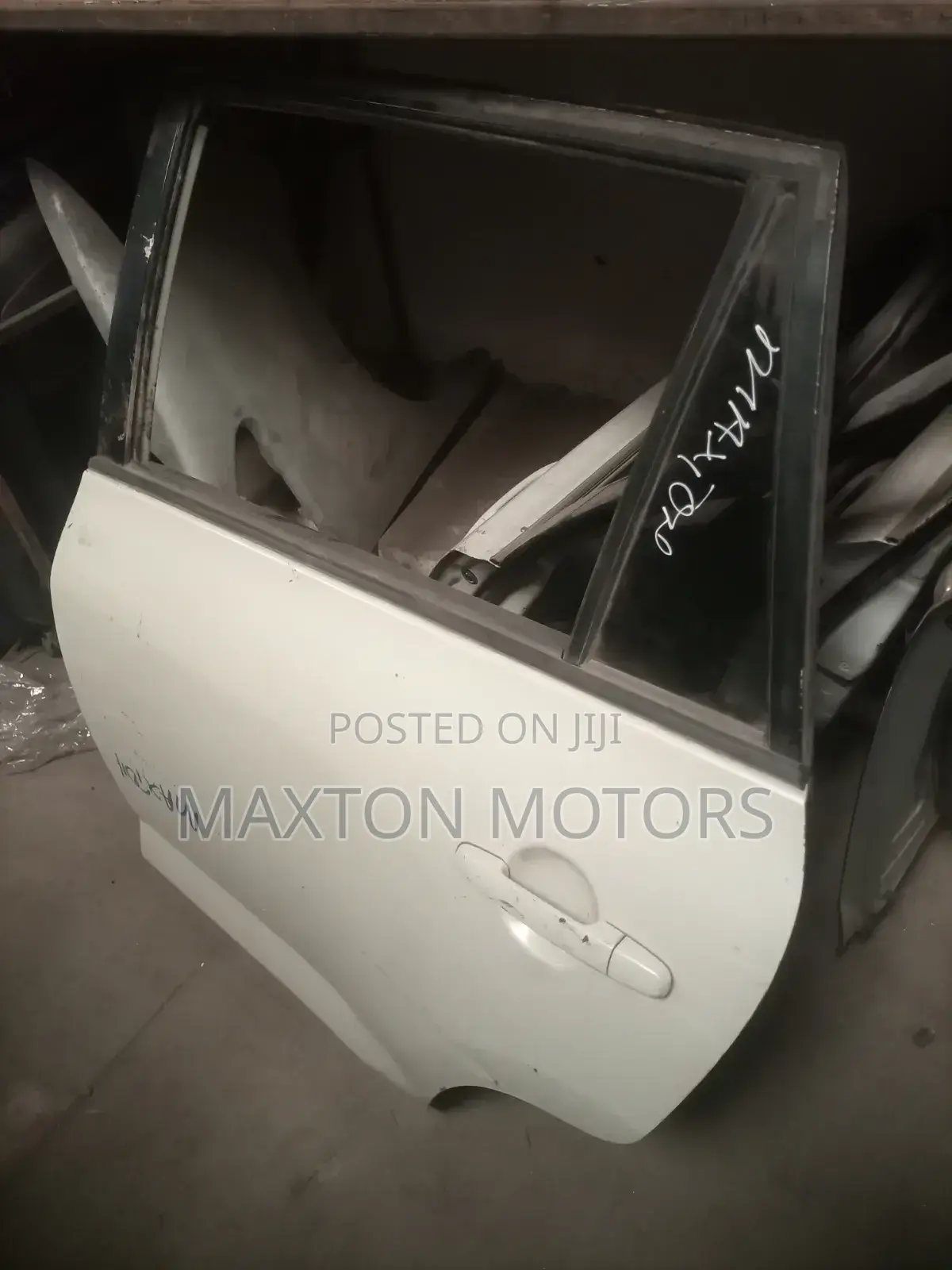 Toyota Vanguard Rear Door With Chrome 2012